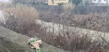 17enne trovata morta in un torrente, sul corpo segni di strangolamento: si era allontanata da sola