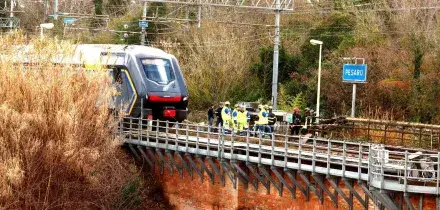 Tre danneggiamenti sulle linee ferroviarie, sospetti su anarchici