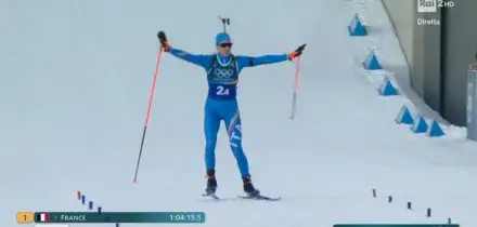 Milano Cortina, argento per l'Italia nella staffetta mista del biathlon: il video dell'arrivo