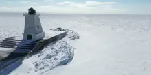 Il lago Erie ghiacciato diventa un "deserto bianco": le immagini dal drone