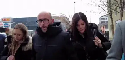 Crans Montana, faccia a faccia tra la mamma di due ferite e i Moretti