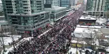 La grande manifestazione contro Khamenei a Toronto: 350mila persone in corteo