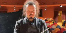 L'unico musicista che non suona: il direttore di orchestra
