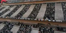 Metteva decine di pietre sulle rotaie, arrestato un ventenne nel Bolognese