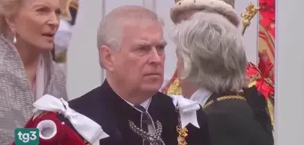 Il crepuscolo di Andrea: dall'ombra della Regina alle manette