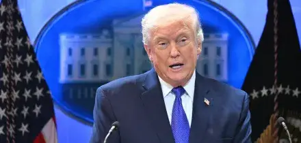 Annullati i dazi di Trump, il presidente stupisce ancora: tariffe al 15% "con effetto immediato"
