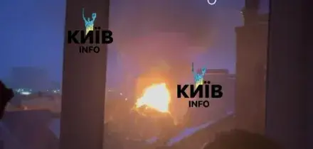 L'incendio visto dalla finestra: esplosioni a Kiev, emesso allarme balistico per l'attacco russo