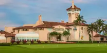 Usa, uomo di circa 20 anni cerca di intrufolarsi a Mar-a-Lago: ucciso dagli agenti