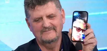 Sanremo, alla conferenza stampa la chiamata di Fiorello: "Sei il co-conduttore della Pennicanza"