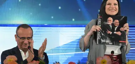 Sanremo 2026, la prima conferenza stampa in diretta con Conti e Pausini e l'irruzione di Fiorello