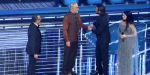 I due Sandokan, Kabir Bedi e Can Yaman, sul palco dell'Ariston