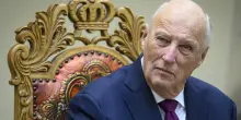 Re Harald V di Norvegia ricoverato in Spagna per un'infezione, il medico: "Risponde alle cure"