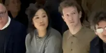 Zuckerberg e la moglie assistono alla sfilata di Prada, si profilano accordi su smart glasses