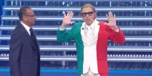 Arriva 'Lapo Elkann' di Ubaldo Pantani in completo tricolore sul palco dell'Ariston