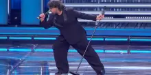 Sanremo. Lillo d&agrave; consigli di "microphoning" ad Achille Lauro tra "Lambrate Circle" e "Stop Tufello"