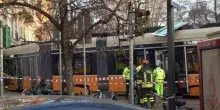 DIRETTA - Milano: tram deraglia e finisce contro palazzo, due morti e 39 feriti