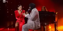 Sanremo 2026, quarta serata: Serena Brancale con Gregory Porter e Delia con "Besame mucho"
