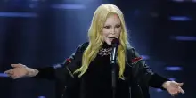 Sanremo 2026, la finale: Patty Pravo canta &ldquo;Opera&rdquo; e l'Ariston grida "Patty, Patty"
