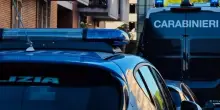 Scontro frontale in fuga dalla polizia, uccisa una famiglia di tre persone