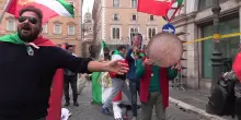 Roma, iraniani in festa: "&Egrave; finita, ma abbiamo il cuore pesante per le tante vite perse"