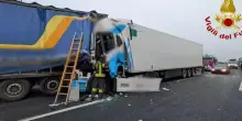 Doppio incidente tra tir sull'A14, tratto chiuso verso sud tra caselli di Ancona