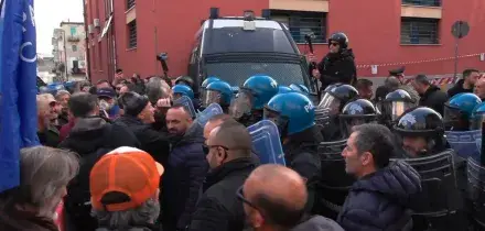 Protesta contro America's Cup, continua la contestazione a Bagnoli