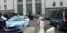 Allarme bomba al tribunale di Milano, artificieri e cinofili sul posto