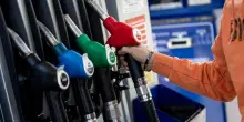 Benzina e gasolio in rialzo, il governo schiera la Guardia di Finanza