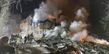 Raid su Kiev, Kharkiv e Odessa: 3 morti, feriti. Trump a Zelensky: "Chiuda accordo con Putin"