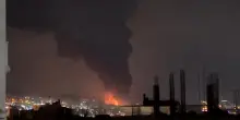 Teheran, colpita la raffineria di Shahan: fiamme e fuoco
