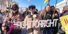 Corteo dell'8 marzo in Ucraina: pari diritti e rispetto per le donne nell'esercito