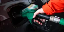 Caro Benzina e Diesel, prezzo gi&ugrave; di 25 centesimi: varato taglio delle accise