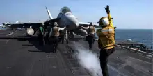 Le operazioni di volo per i jet della USS Abraham Lincoln