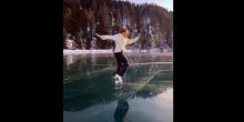 Carolina Kostner volteggia sul lago ghiacciato: "Brilla a modo tuo, anche quando nessuno applaude"