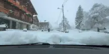 Coda d'inverno in Piemonte: Macugnaga sotto una fitta nevicata, camera car