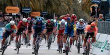La Tirreno-Adriatico &egrave; di Del Toro e Milan vince in volata