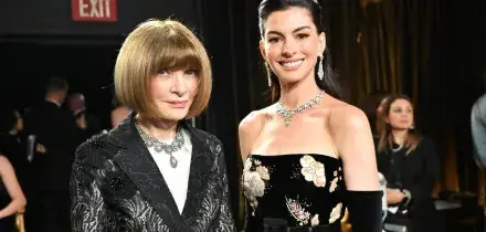 Momento "Il Diavolo veste Prada" agli Oscar: Anna Wintour chiama Anne Hathaway &ldquo;Emily&rdquo; e passa oltre