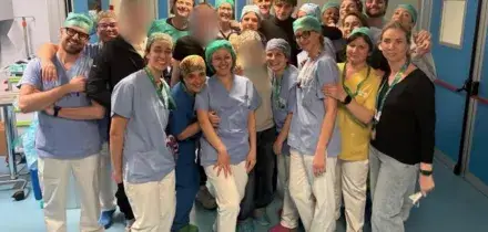 Achille Lauro in visita al Niguarda: l&rsquo;abbraccio con i sopravvissuti della tragedia di Crans-Montana