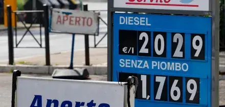 Consiglio dei ministri: verso un decreto ad hoc su caro carburanti.