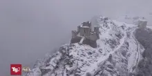 Rocca Calascio imbiancata: la poesia del contrasto tra la pietra medievale e la neve fresca