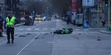 Due morti in incidente a Milano, le immagini moto alla luce del giorno
