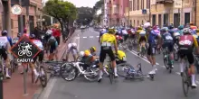 Milano-Sanremo, maxi caduta: Pogacar perde secondi ma rientra