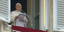Il Papa all'Angelus: "Sgomento per Medio Oriente, non possiamo restare in silenzio"