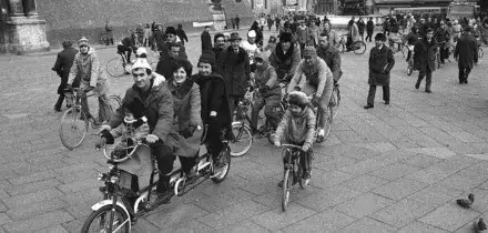 "E ci ritrovammo tutti a pedalare", il racconto della crisi petrolifera del 1973