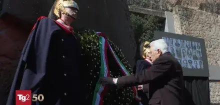 La cerimonia per l'eccidio delle Fosse Ardeatine, Mattarella: "Anche qui &egrave; nata la Costituzione"