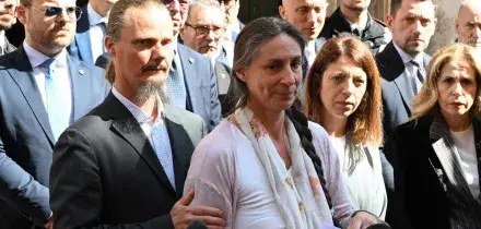 Famiglia nel bosco, Catherine e Nathan dal presidente del Senato: "Chiediamo di tornare insieme"