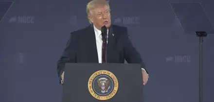 Trump: "Stiamo vincendo, iraniani trattano ma hanno paura di dirlo"