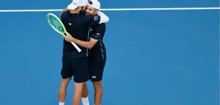 Miami Open: Bolelli dedica la vittoria al pap&agrave;, l'abbraccio carico di emozione con Vavassori
