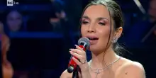 Canzonissima, Elettra Lamborghini canta "Alta Marea"