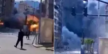 Beirut, raid israeliani contro Hezbollah: il momento dell&rsquo;esplosione e il crollo di un edificio